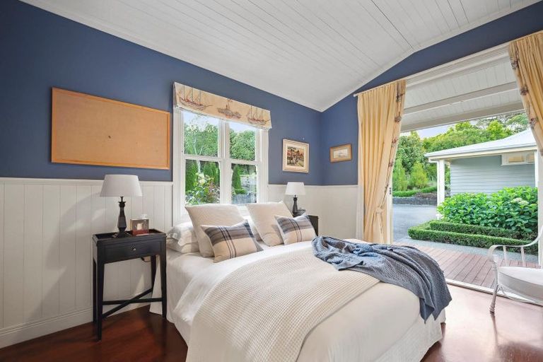 Photo of property in 3 Daphne Harden Lane, Paremoremo, Auckland, 0632