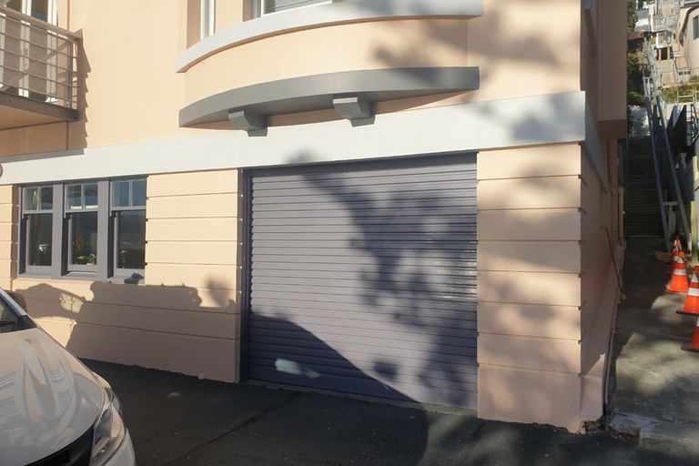 Photo of property in Inverleith Apartments, 5/306 Oriental Parade, Oriental Bay, Wellington, 6011