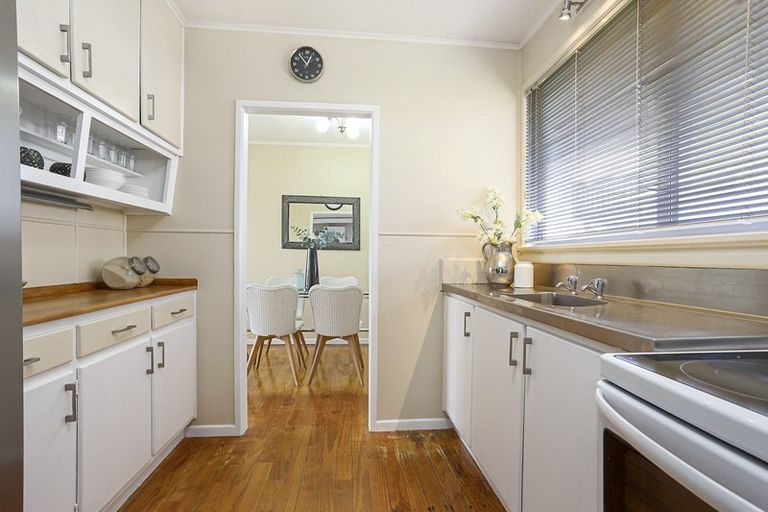 Photo of property in 16 Kea Place, Mangere Bridge, Auckland, 2022