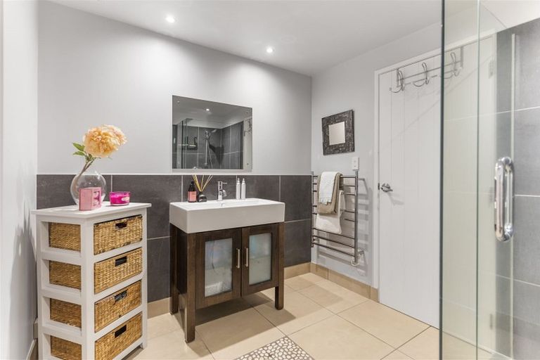 Photo of property in 13 Callender Place, Shelly Park, Auckland, 2014