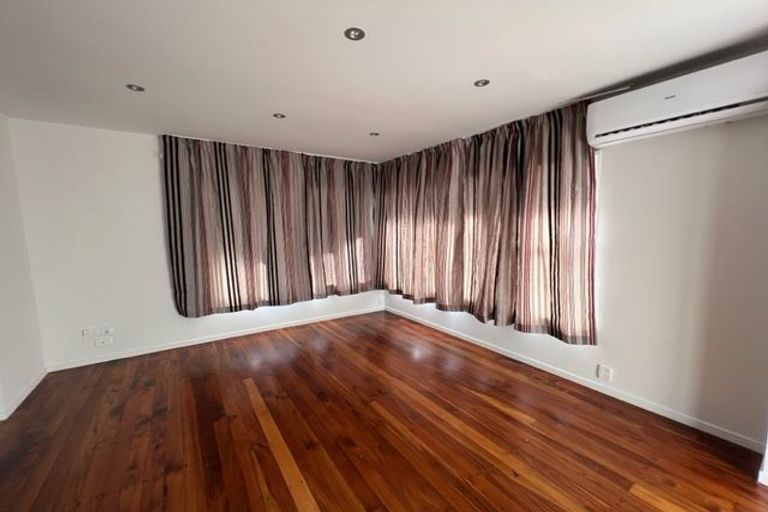 Photo of property in 2/180 Archers Road, Glenfield, Auckland, 0629
