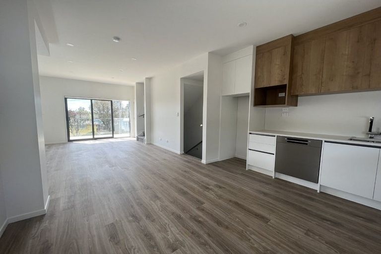 Photo of property in 1/43 Ranui Avenue, Ranui, Auckland, 0612