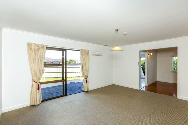 Photo of property in 421 Mangorei Road, Highlands Park, New Plymouth, 4312