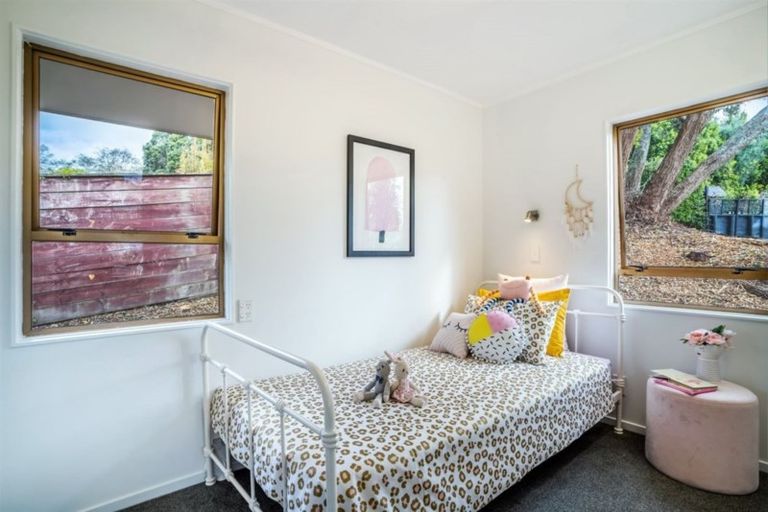 Photo of property in 42 Deuxberry Avenue, Northcote, Auckland, 0627