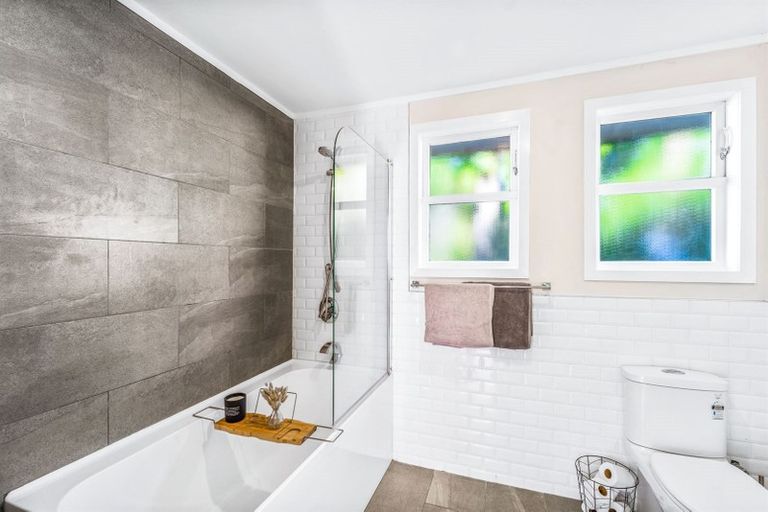 Photo of property in 921c Whangaparaoa Road, Manly, Whangaparaoa, 0930