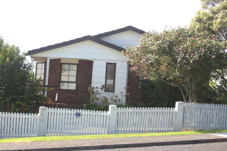 Photo of property in 1/7 Roseberry Avenue, Birkenhead, Auckland, 0626