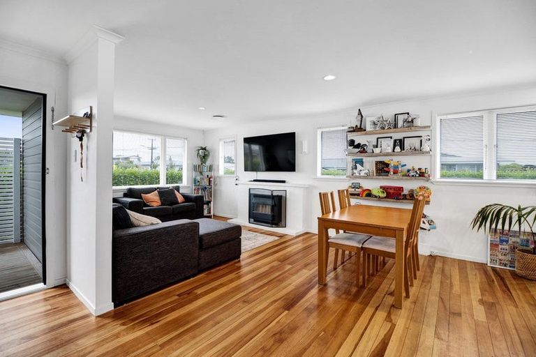 Photo of property in 215 Mangorei Road, Merrilands, New Plymouth, 4312