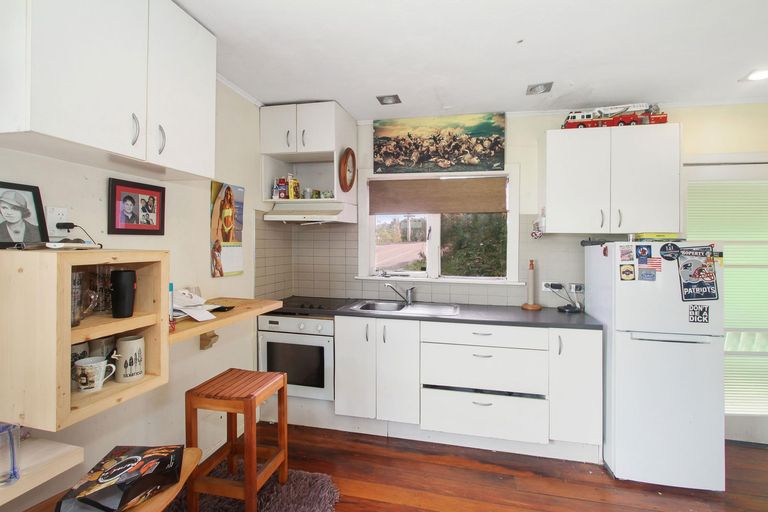Photo of property in 4 Mceldowney Road, Titirangi, Auckland, 0604