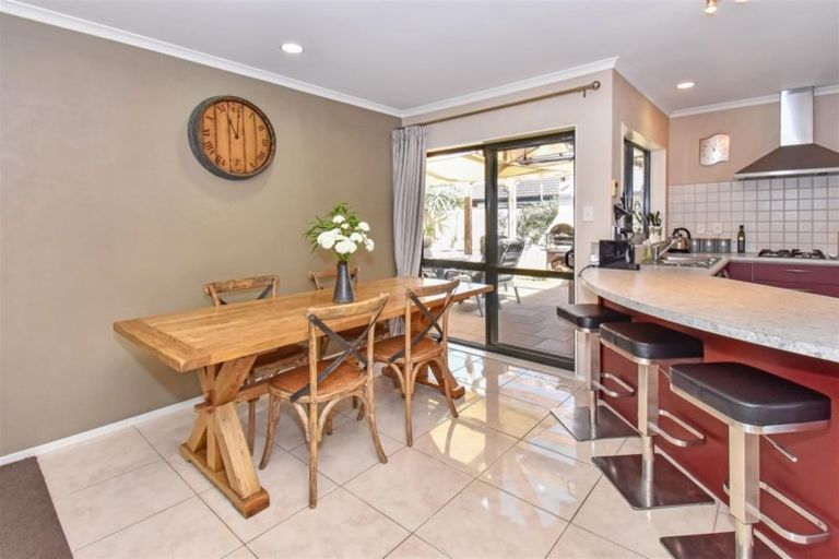 Photo of property in 172 Wattle Farm Road, Wattle Downs, Auckland, 2103