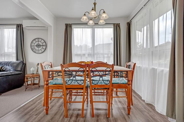 Photo of property in 6 Ancona Lane, Goodwood Heights, Auckland, 2105