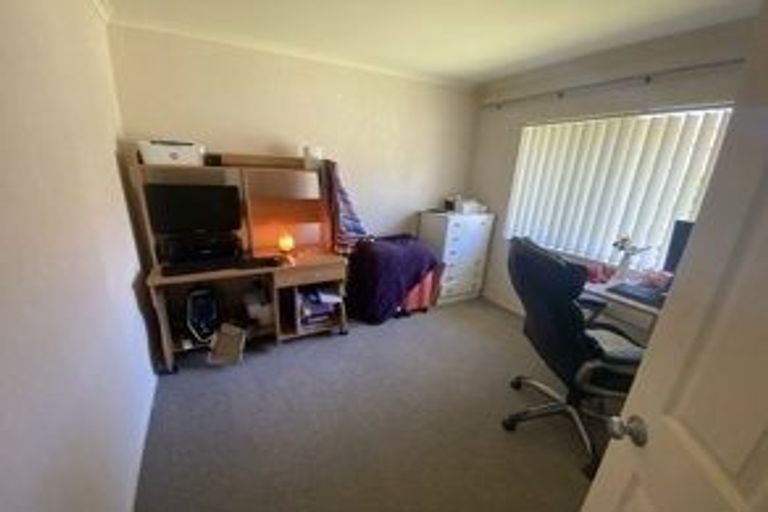 Photo of property in 15 Malin Place, Pinehill, Auckland, 0632