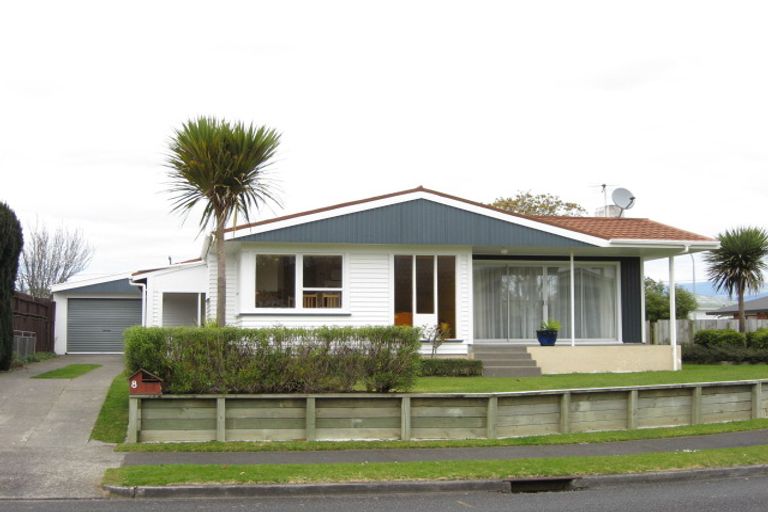 Photo of property in 8 Riversdale Drive, Merrilands, New Plymouth, 4312