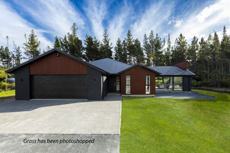 Photo of property in 60 Crest Road, Akatarawa, Upper Hutt, 5372