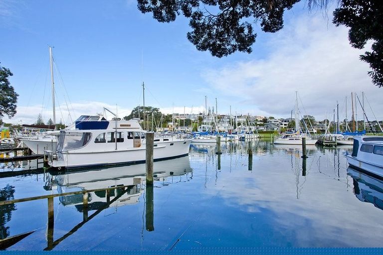 Photo of property in 3/23 Beach Road, Castor Bay, Auckland, 0620