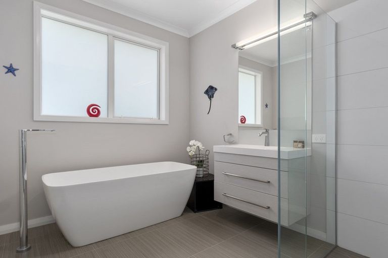 Photo of property in 31 Kayelene Place, Omokoroa, 3114