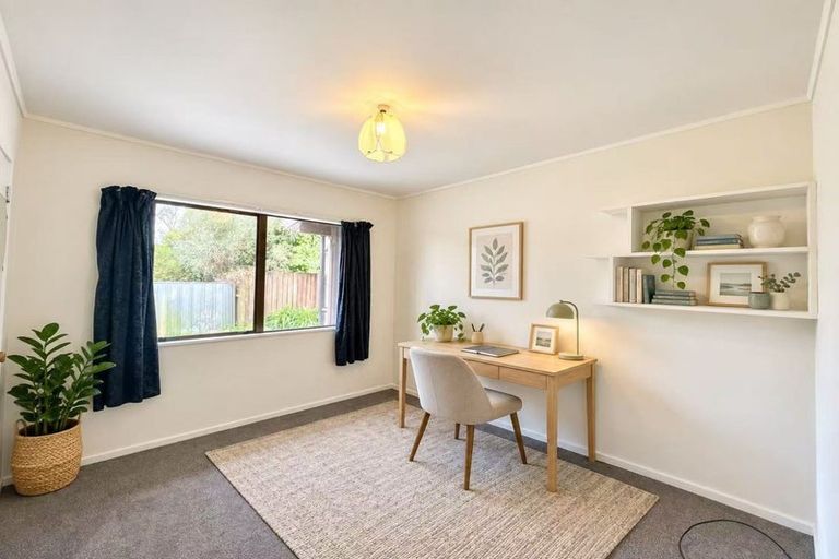 Photo of property in 1/17 Orchid Place, Te Atatu South, Auckland, 0610
