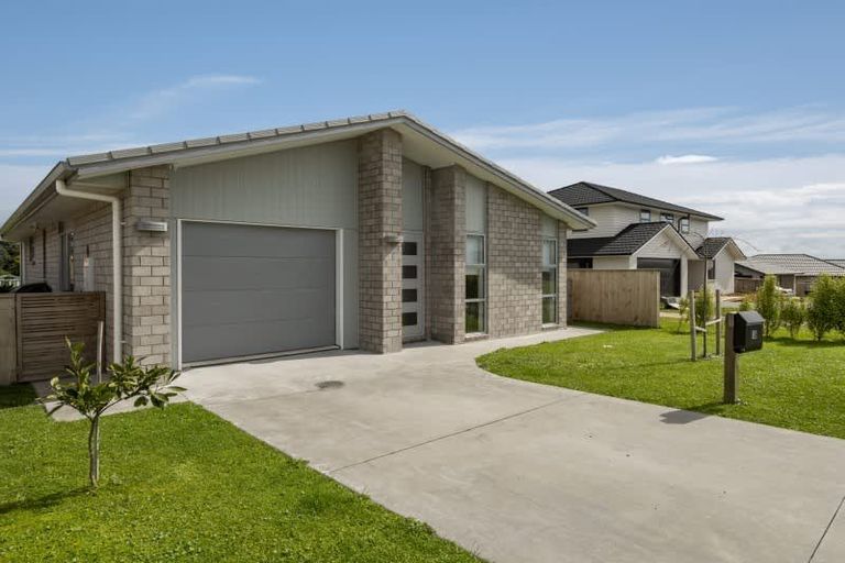 Photo of property in 18 Richardson Road, Omokoroa, 3114