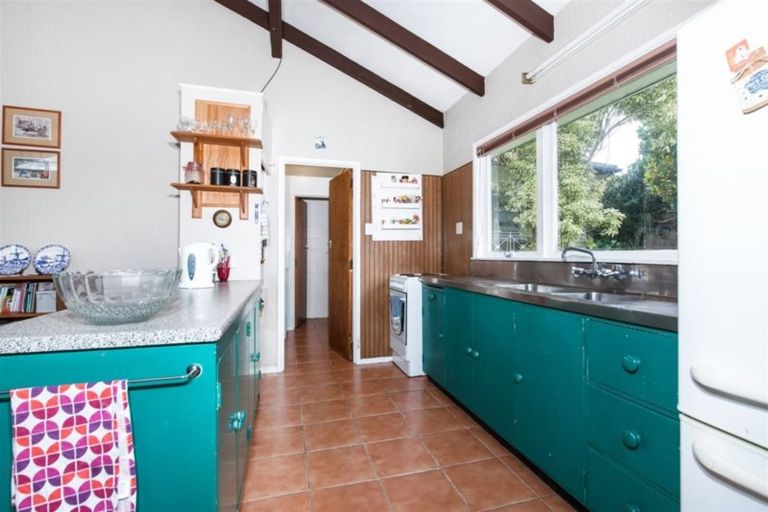 Photo of property in 15 Cleve Road, Green Bay, Auckland, 0604