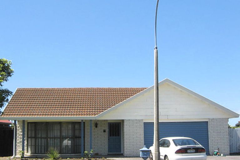 Photo of property in 23 Sonning Place, Redwood, Christchurch, 8051