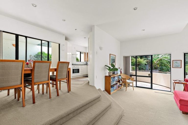 Photo of property in 1/3 Inga Road, Milford, Auckland, 0620