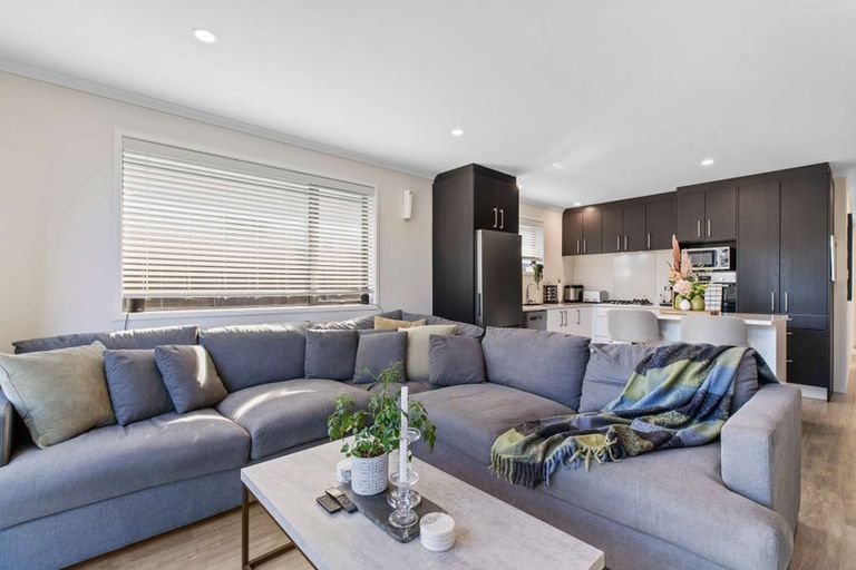 Photo of property in 11 Survila Street, Takanini, 2110