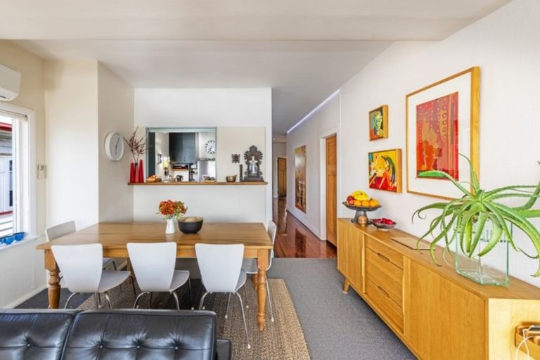 Photo of property in 37 The Crescent, Roseneath, Wellington, 6011