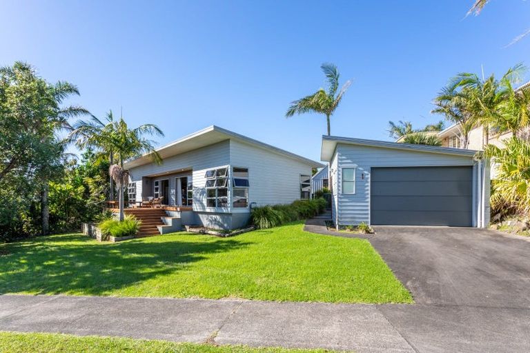 Photo of property in 2 Norfolk Place, Tairua, 3508