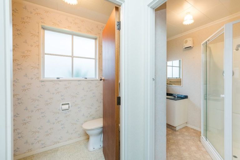 Photo of property in 5 Westhaven Grove, Takaro, Palmerston North, 4412