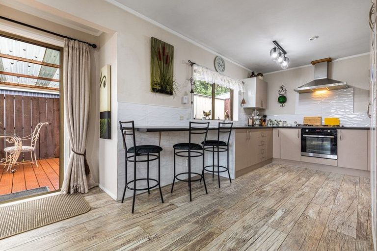 Photo of property in 106 Everglade Drive, Totara Heights, Auckland, 2105