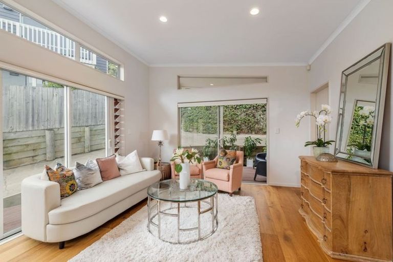 Photo of property in 9 Tobago Place, Sunnynook, Auckland, 0620