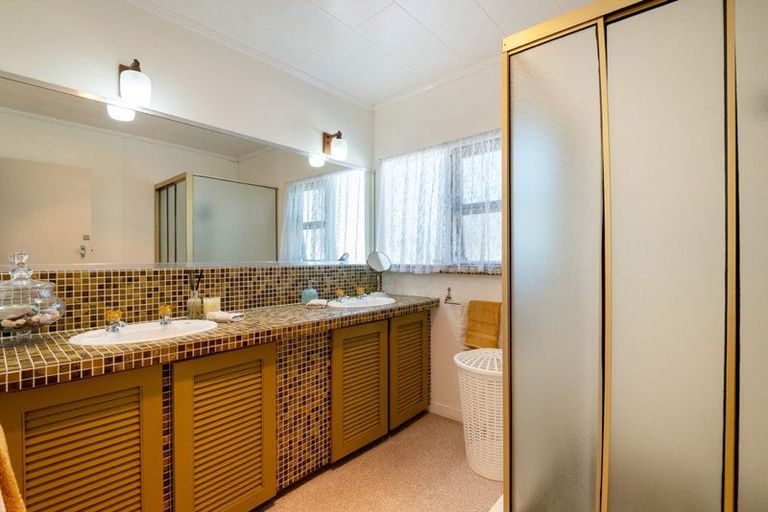 Photo of property in 55 Blakeborough Drive, Forrest Hill, Auckland, 0620