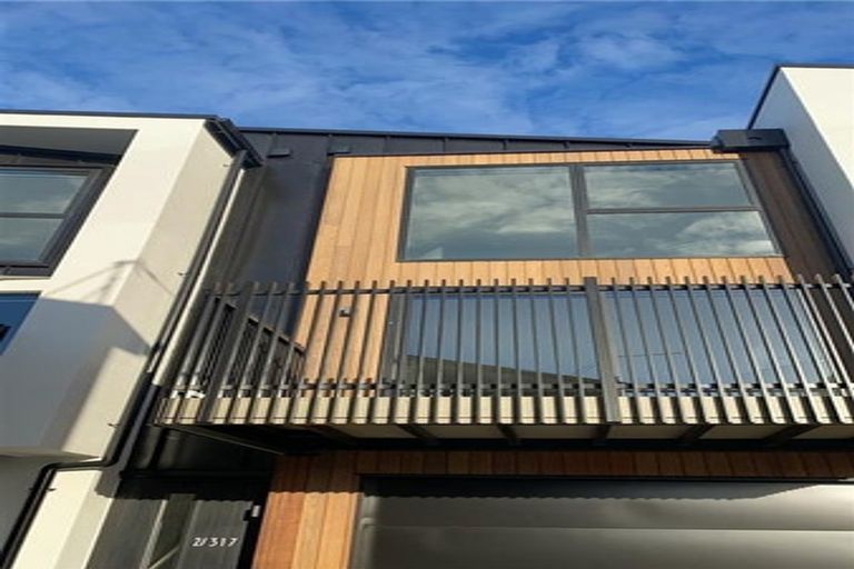 Photo of property in 2/317 Lincoln Road, Addington, Christchurch, 8024