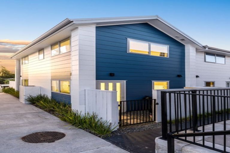 Photo of property in 3/21 Titoki Street, Te Atatu Peninsula, Auckland, 0610