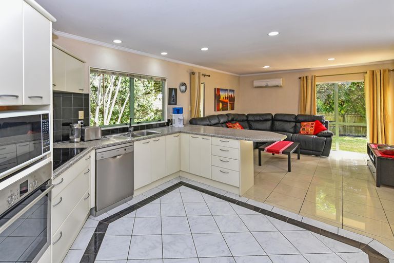Photo of property in 25 Eiger Place, Northpark, Auckland, 2013