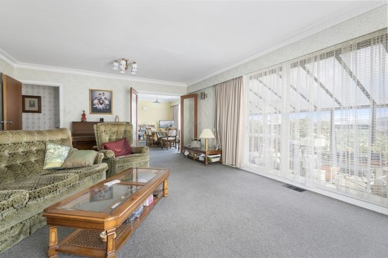 Photo of property in 24 Westview Grove, Miramar, Wellington, 6022