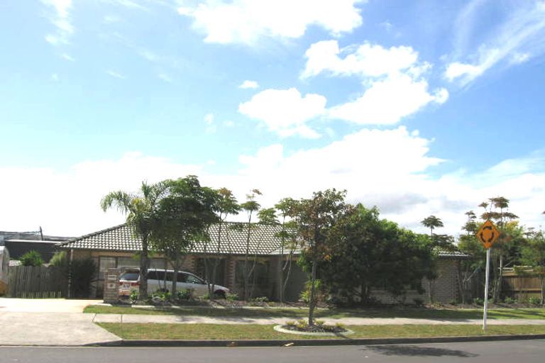 Photo of property in 104 Bluebird Crescent, Unsworth Heights, Auckland, 0632