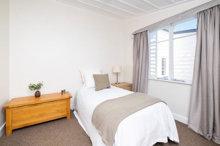 Photo of property in 35 Napier Terrace, Hospital Hill, Napier, 4110
