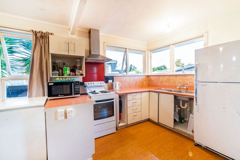 Photo of property in 14 Swallow Drive, Manurewa, Auckland, 2102