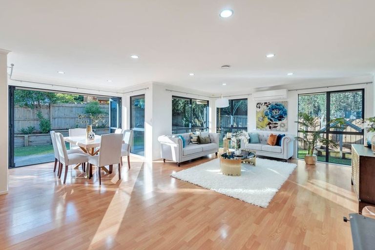 Photo of property in 34 San Valentino Drive, Henderson, Auckland, 0612