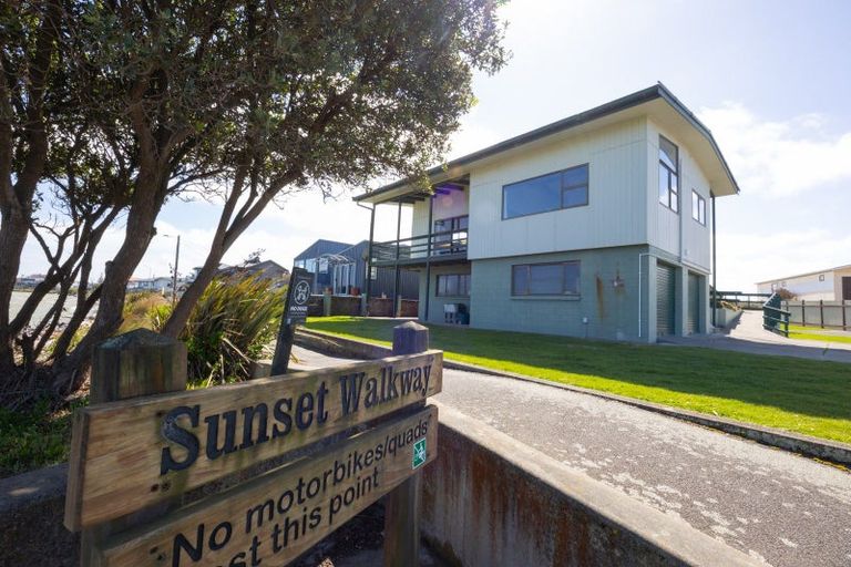Photo of property in 1 Hartley Street, Foxton Beach, Foxton, 4815
