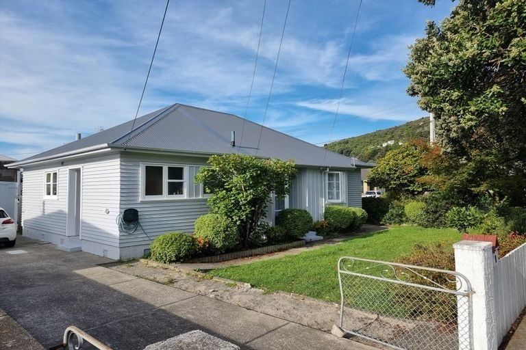 Photo of property in 5 Rumgay Street, Fairfield, Lower Hutt, 5011