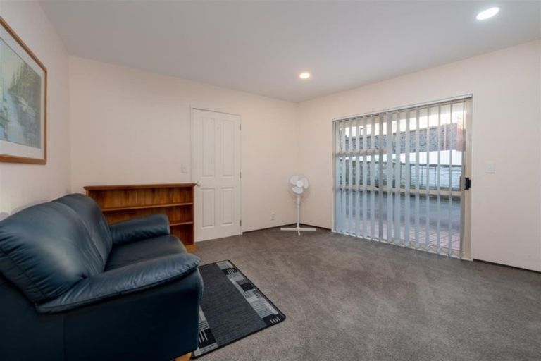 Photo of property in 9a Orchard Road, Browns Bay, Auckland, 0630