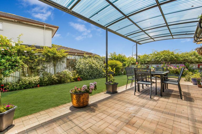 Photo of property in 11 Belfry Place, Wattle Downs, Auckland, 2103