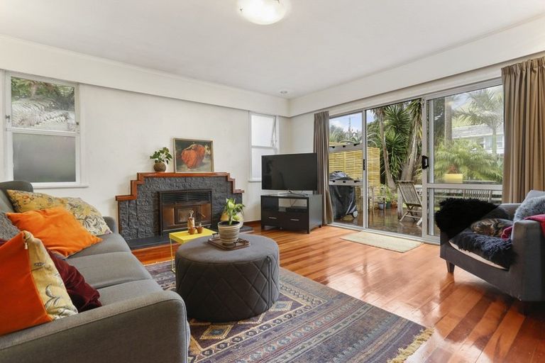 Photo of property in 17 Kapuka Road, Mangere Bridge, Auckland, 2022