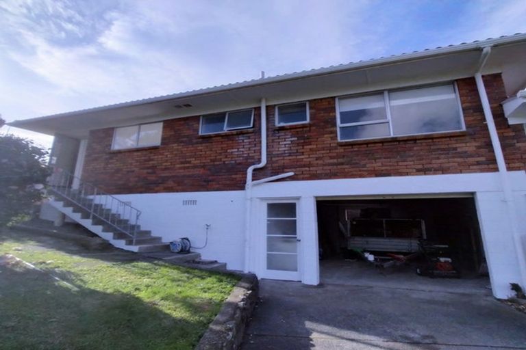 Photo of property in 3/6 Longbill Place, Glendene, Auckland, 0602