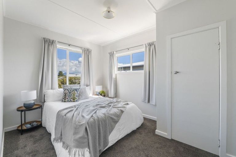 Photo of property in 94 Omata Road, Marfell, New Plymouth, 4310