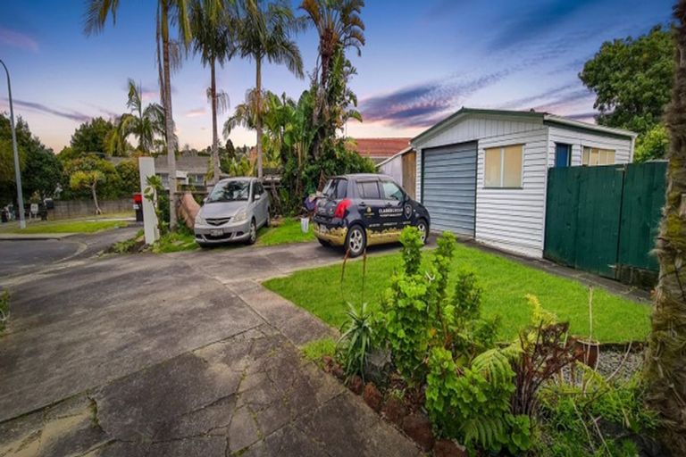 Photo of property in 9 Ngatoa Place, Glenfield, Auckland, 0629