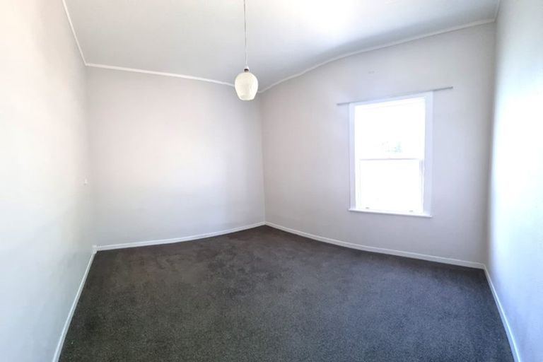 Photo of property in 10 Chesterton Street, Johnsonville, Wellington, 6037