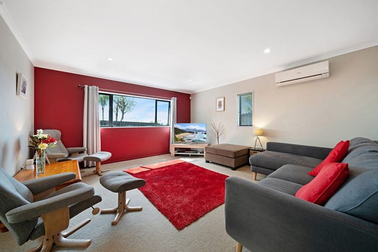 Photo of property in 1/271 Sturges Road, Henderson, Auckland, 0612