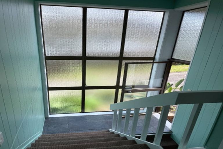 Photo of property in 18 Lewisham Street, Highland Park, Auckland, 2010